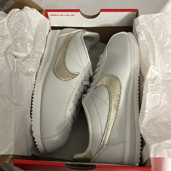 Nike Women’s Classic Cortez Premium - Picture 11 of 12